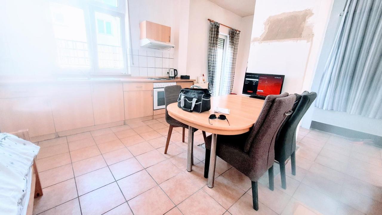 Fmi 9 Accommodation Raunheim Esterno foto