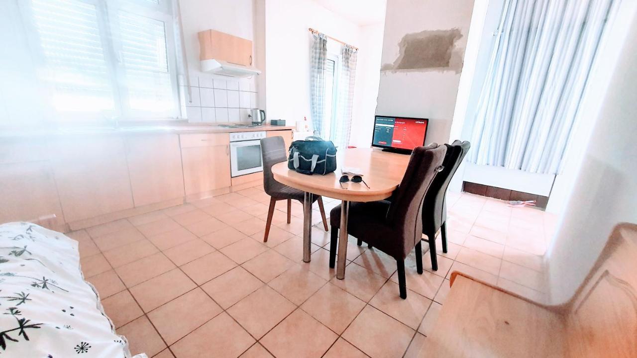 Fmi 9 Accommodation Raunheim Esterno foto