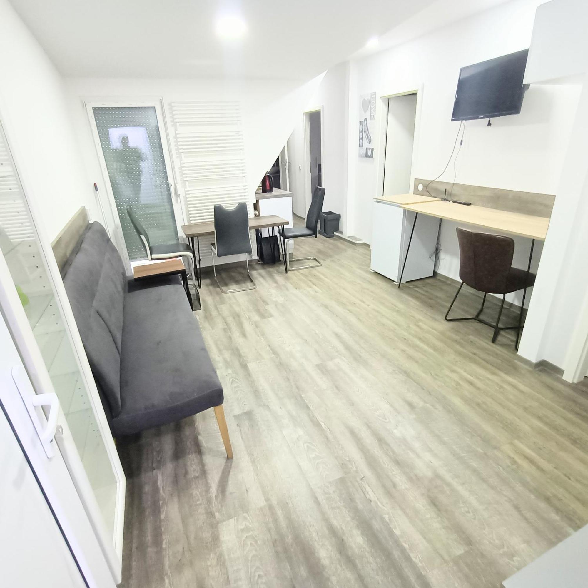 Fmi 9 Accommodation Raunheim Esterno foto